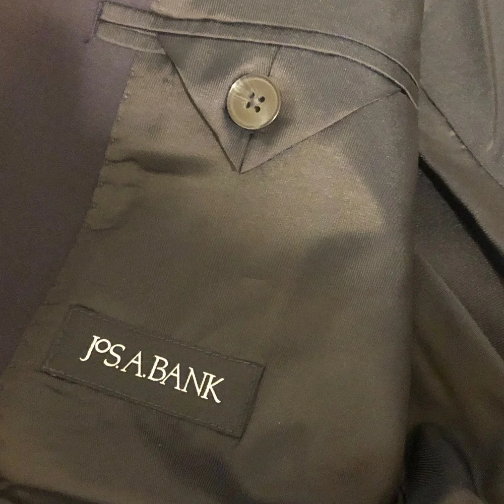 Jos. A. Bank Boys Navy Two-Piece Suit size 14